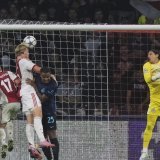 Yann Sommer (à droite) et Manuel Akanji (deuxième depuis la droite) ont bien réagi avec l'Inter Milan. KEYSTONE/AP/Patrick Post
